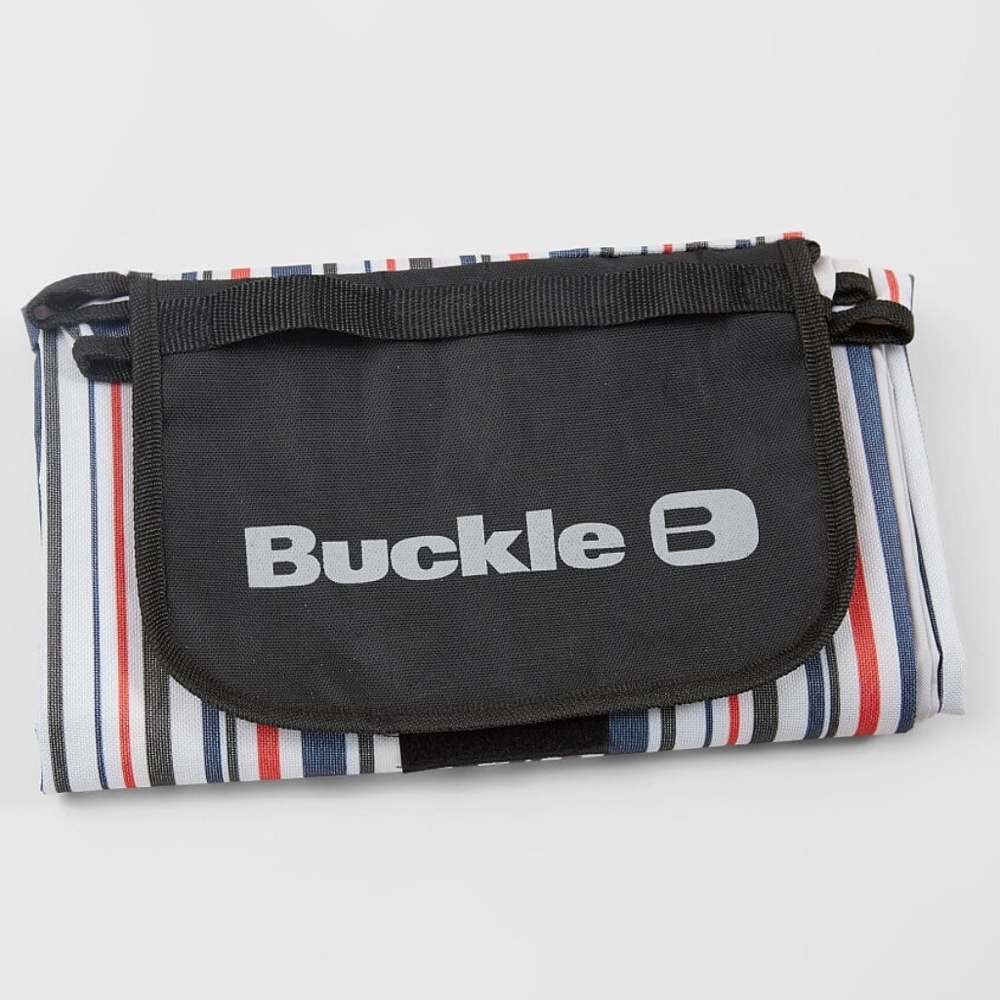 BUCKLE STRIPED PICNIC BLANKET